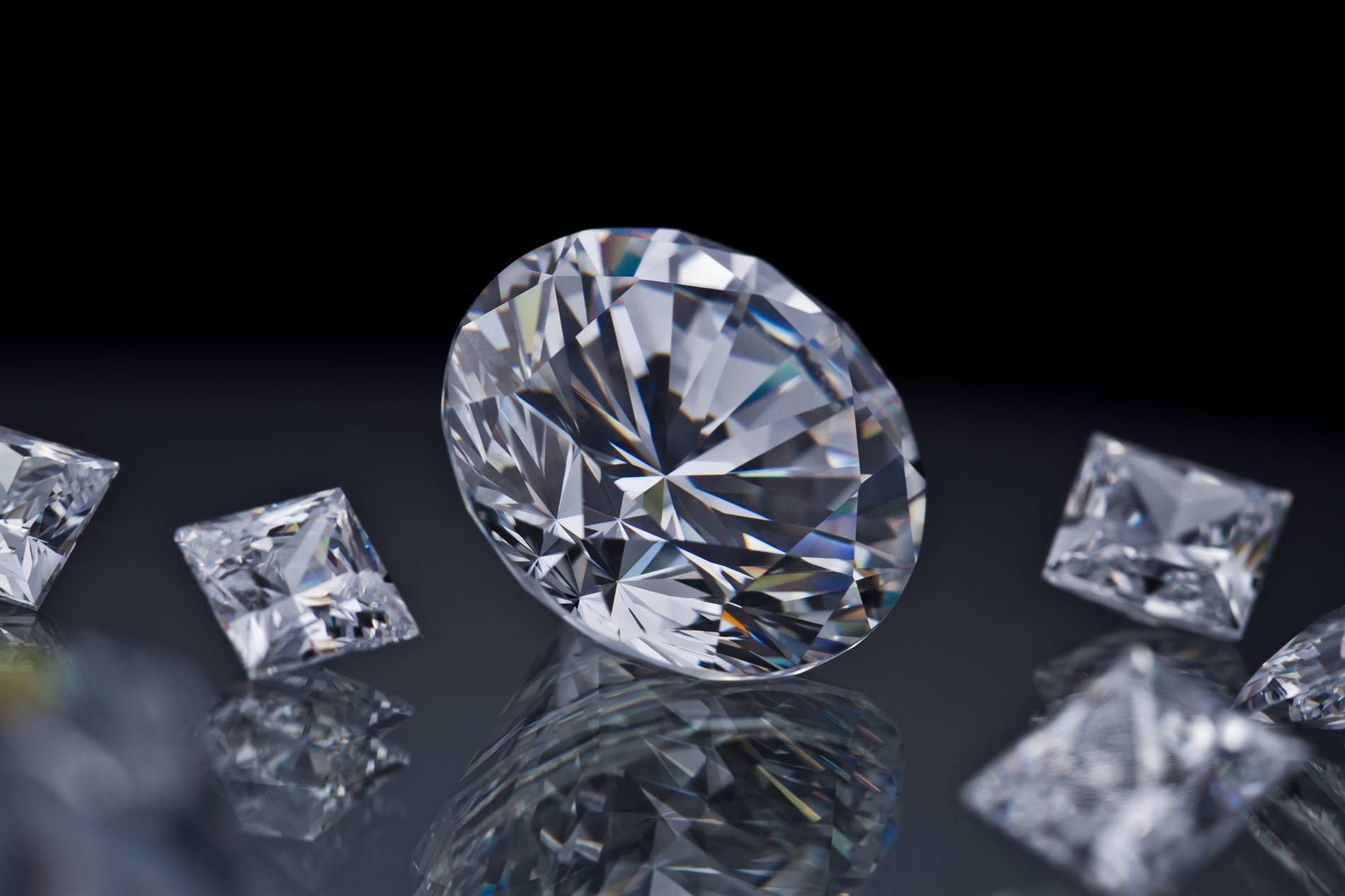De beers moissanite 2025