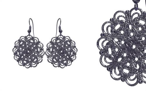 Fabuleux Vous’ Lacey Black Earrings