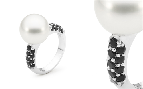 Ikecho Pearls' limited edition handcrafted 18-carat white gold ring