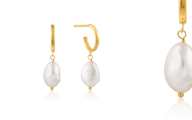 The mini hoop earrings with a baroque pearl drop by Ania Haie.