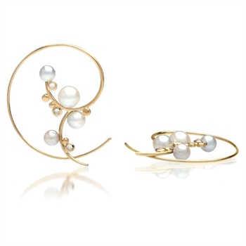 Pearl earrings by Amanda Newton.