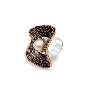 'South Sea Dreaming' ring by Renée Blackwell.