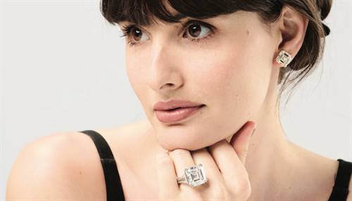 A platinum ring featuring 'The Leonard Joel Diamond' – a 25.02-carat white stone, mined in Canada – has sold for a record-breaking $1.25 million. 