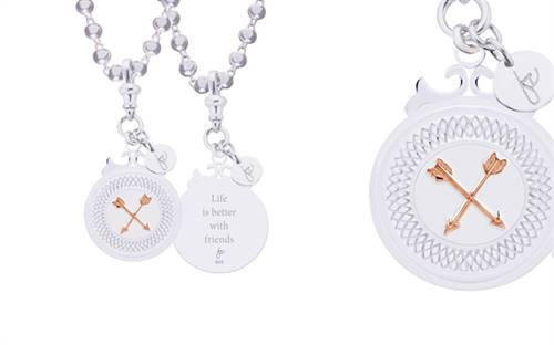Declaration Friendship necklace by Fabuleux Vous.