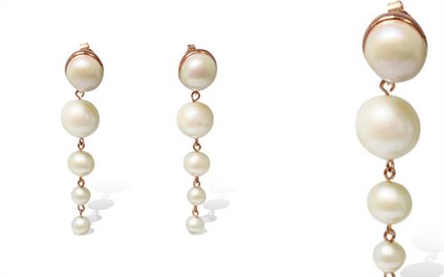 Freshwater pearls earrings from Fabuleux Vous.