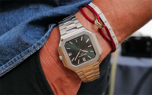 Luxury watch manufacturer Patek Philippe released a new collection in October. The brand described it as a ‘milestone’ in the company’s history; however, critics disagreed. | Source: Hodinkee