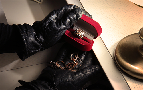 Trade associations are calling on Australian lawmakers to urgently prioritise reducing crime targeting retail businesses. | Source: Adobe Stock