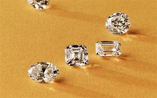 Discussion around the market tension between natural and lab-created diamonds has seemingly surged in recent weeks, and a leading industry analyst has suggested that a significant 'narrative’ shift is underway. | Source: Lightbox Jewelry