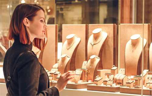 Sales among Australia’s independent jewellery retailers modestly declined in March. | Source: Vista Create