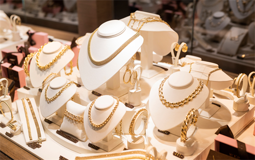 Set your displays so customers interact with the items and employ cross merchandising. This will encourage customers to pick up products they hadn’t originally intended to buy.