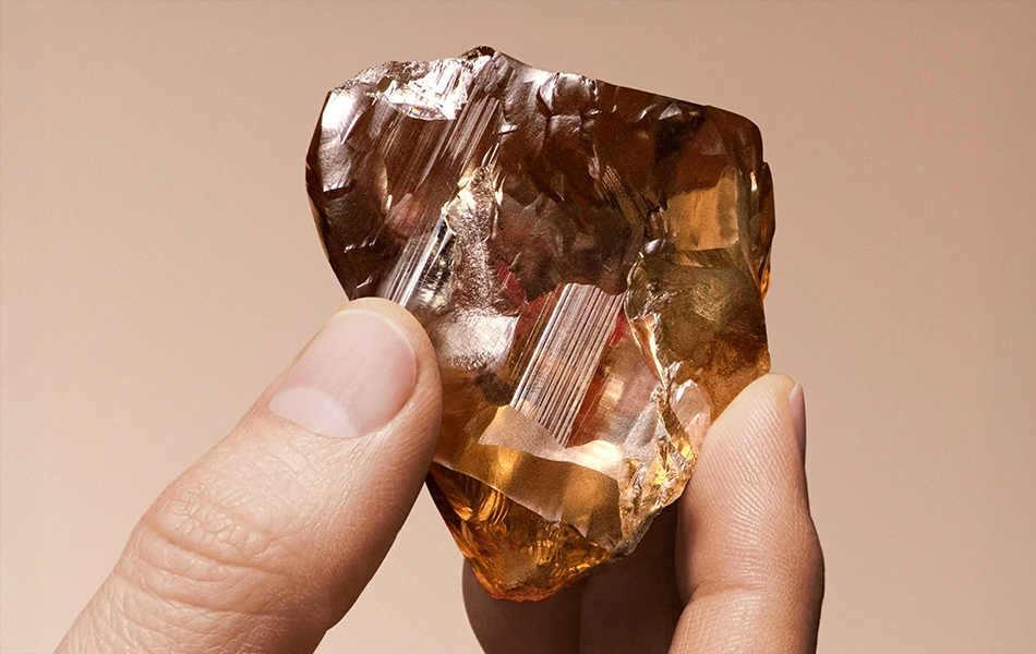 Russian diamond producer Alrosa has announced the discovery of a 468-carat diamond, which it claims is the largest gemstone-quality rough in the country’s history. | Source: Bloomberg/Alrosa PJSC