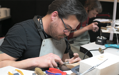 Progress has been made in the campaign for improved support for Australia’s jewellery apprentices after a meeting between industry representatives and the government.
