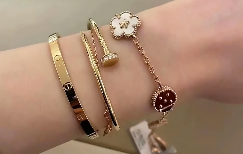 Authorities have announced the seizure of counterfeit jewellery, illegally branded as Cartier and Van Cleef & Arpels, carrying an estimated value of $USD25 million. | Source: Reddit