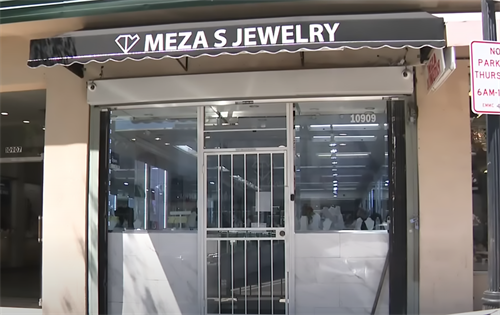 Jewellery valued at more than $2 million has been stolen from an independent jewellery retailer in another incident involving the breach of a store’s roof by criminals. | Source: KCAL News