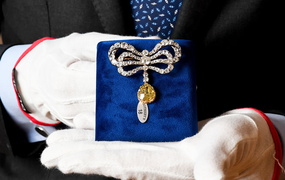 A special exhibition featuring the fashion and jewellery of Marie Antoinette will begin at London’s Victoria and Albert Museum in September. | Source: WWD