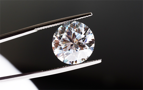 The revival of the fiery debate around lab-created and natural diamonds continues this week with the publication of a special report into jewellery industry tension. | Source: Adobe Stock