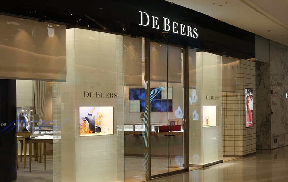 Mining juggernaut Anglo American has provided an update on the proposed sale of the De Beers Group, the world’s largest diamond producer. | Source: Mining.com