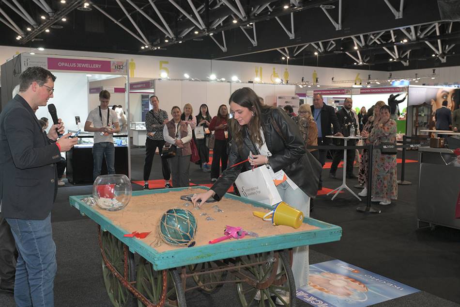 The Pick A Pearl Experience, sponsored by Ikecho, was a hit among visitors.
