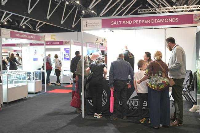 Salt and Pepper Diamonds hard at work in Sydney.