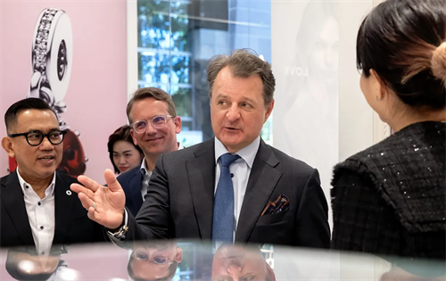 Pandora has announced that Alexander Lacik will step down as president and CEO after seven years at the head of the world’s largest jewellery brand. | Source: Fortune/Maika Elan/Bloomberg