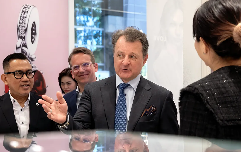 Pandora has announced that Alexander Lacik will step down as president and CEO after seven years at the head of the world’s largest jewellery brand. | Source: Fortune/Maika Elan/Bloomberg