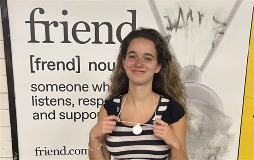A million-dollar marketing campaign for a necklace designed to battle ‘loneliness’ has been met with harsh feedback in New York City. | Source: Yahoo News