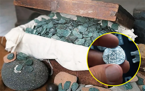 A trove of gold and silver valuables, lost beneath the ocean for more than 300 years, has been discovered off the coast of Florida by treasure hunters. | Source: KSP Highlights