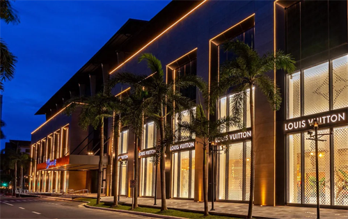 Luxury juggernaut Louis Vuitton Moët Hennessy (LVMH) reported a modest decline in jewellery and watch sales for the past quarter. | Source: Louis Vuitton