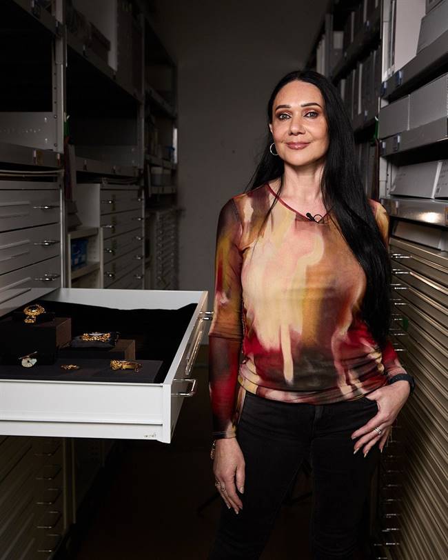 <b>First Peoples Prize winner</b>, Simone Thomson for the piece Boorndup Biik