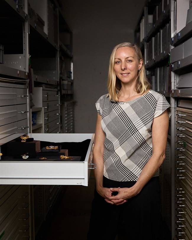 <b>Major Prize winner</b>, Laura Deakin with the Diggings Ring