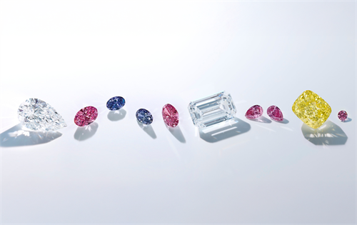 The third and final of Rio Tinto's Beyond Rare Art Series, Into the Light, concluded the program with a curated selection of Argyle and Diavik diamonds. Each stone represented the closing stage of Argyle’s legacy and the completion of a significant chapter in natural colour diamond history.