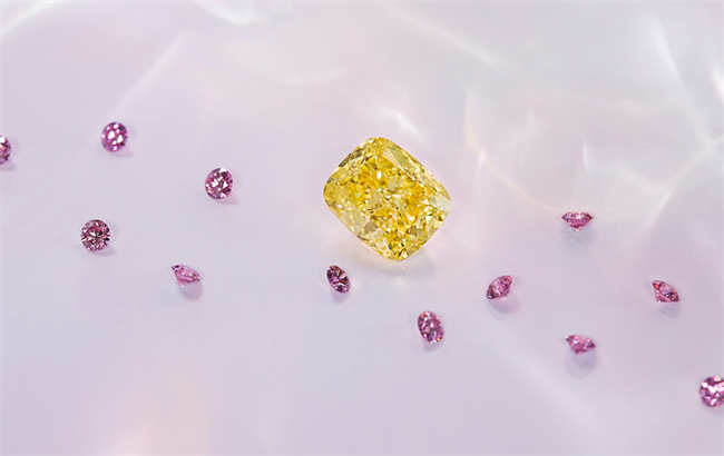 The Into the Light collection centered on the concept of light as the defining feature of each diamond. The series highlighted how natural color and structure interact to produce unique optical qualities.