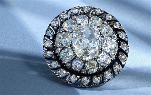 An old mine-cut diamond brooch owned by Emperor Napoleon I, circa 1810. | Source: Bloomberg/Sotheby’s