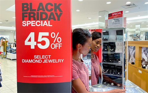 Australia’s consumer watchdog has announced plans for another ‘sweep’ for misleading and deceptive sales advertising tactics during this year’s Black Friday retail period. | Source: Shine Airways/Macy's