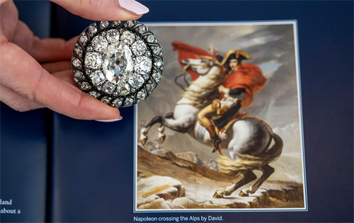 A diamond brooch, once owned by French Emperor Napoleon Bonaparte, has shattered pre-sale estimates at an auction in Geneva. | Source: Entrevue
