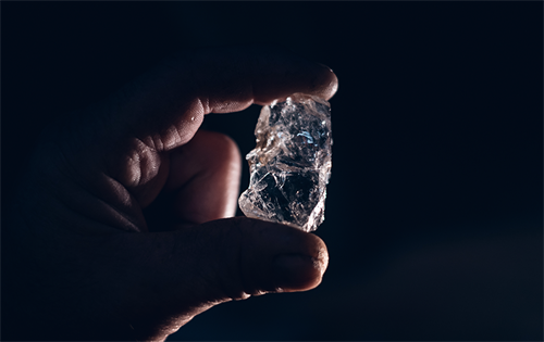 The Indian gem and jewellery industry has successfully lobbied for the introduction of a national standard governing diamond terminology, reserving the term ‘diamond’ exclusively for natural diamonds and requiring explicit disclosure for laboratory-grown alternatives. | Source: Shutterstock