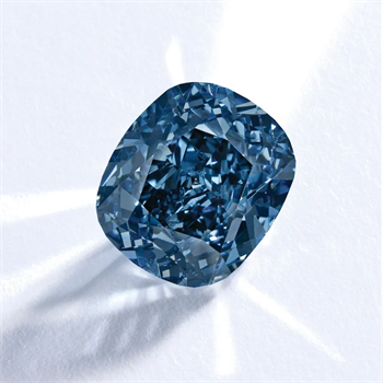 12-carats Blue Moon of Josephine