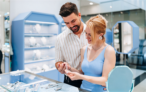 The latest analysis of sales at independent jewellery stores in Australia has revealed a solid start to the year. | Source: Shutterstock