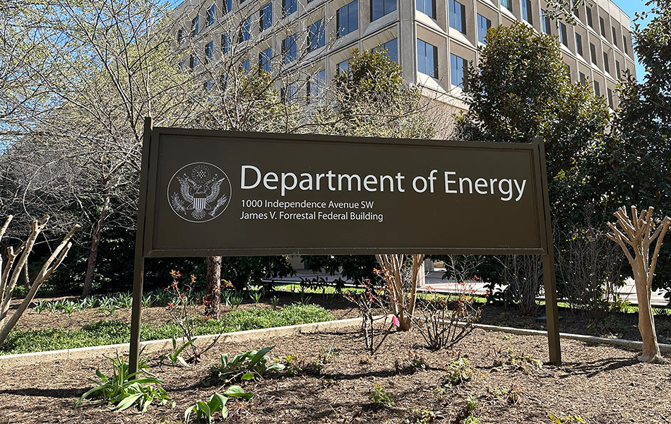 The appearance of a US government official in marketing material distributed by a jewellery business has sparked an ethics complaint. | Source: Society for Mining, Metallurgy, & Exploration (SME)