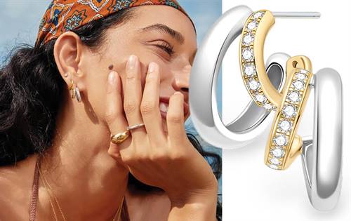 Statement & refined with a striking dual-ring design. Silver hoop paired with a Pave-set gold hoop. Chunky, sculptural & comfortable for all-day wear.