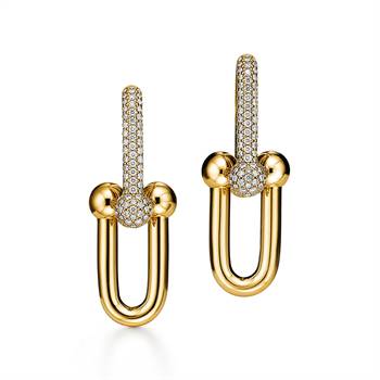 Large link earrings in yellow gold with pavé diamonds