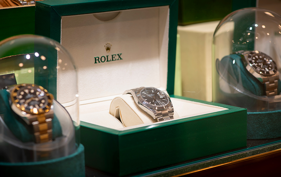 Super clone watches are redefining counterfeits — ultra-precise, 1:1 replicas that mimic luxury timepieces so convincingly, even experts can be fooled at first glance. | Source: Shutterstock