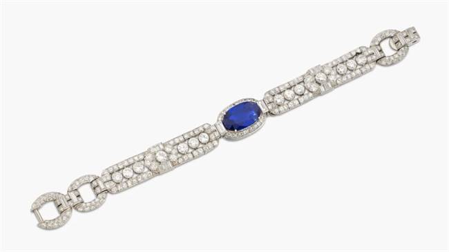 A circa-1950 Cartier bracelet featuring a 7.04-carat Kashmir sapphire. | Source: Sotheby