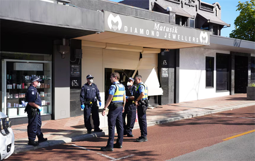 A Perth jewellery store suffered damage and significant stock loss after a suspected ram raid in Mount Lawley. | Source: ABC News