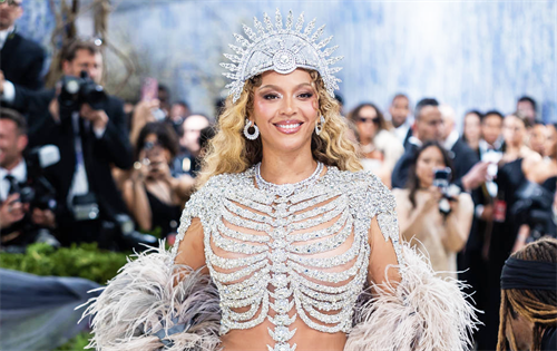 The 2026 Met Gala red carpet featured its typical extraordinary jewellery and diamond pieces, with Beyoncé standing out among the attendees this year. | Source: Riviera Radio/Getty