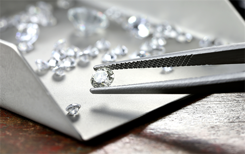 New data has found that India exported more polished lab-created diamond carats than natural diamond, a significant symbolic shift for the global jewellery trade. | Source: Shutterstock