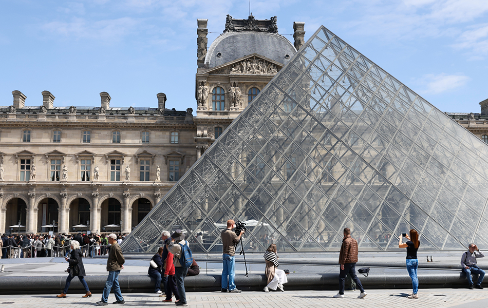 A film about the Louvre Museum's jewellery heist is in development, according to the French trade media. | Source: The Korea Herald