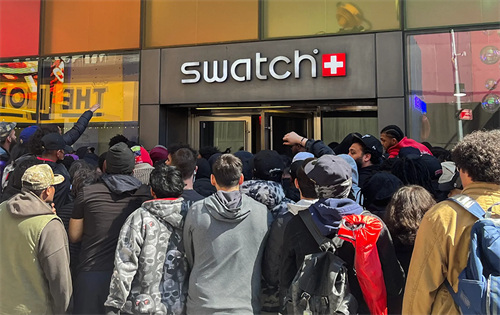 People have lost the plot over the new Swatch x Audemars Piguet launch. | Source: WIRED/Raphaelle Peltier