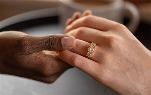 A new report published by the De Beers Group has found that purchases of natural diamond jewellery products remain at pre-pandemic levels, despite positive trends in key areas. | Source: De Beers