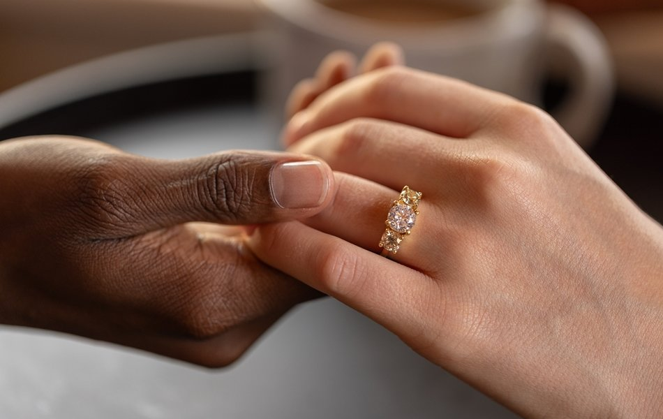 A new report published by the De Beers Group has found that purchases of natural diamond jewellery products remain at pre-pandemic levels, despite positive trends in key areas. | Source: De Beers